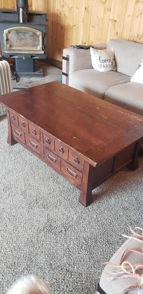 Coffee table w/storage 