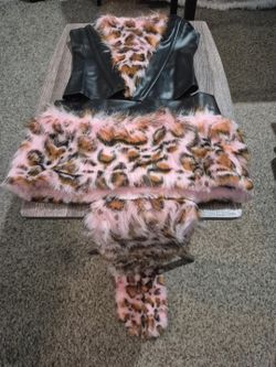 Corset & Fuzzy pink leopard set