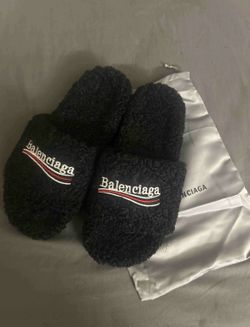 Balenciaga slides black