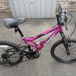Never used (been in the garage) girls 20” speed bike with Shimano gear shifts. 