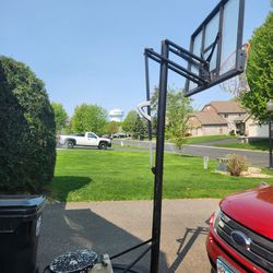 Atlas Portable Basketball Hoop