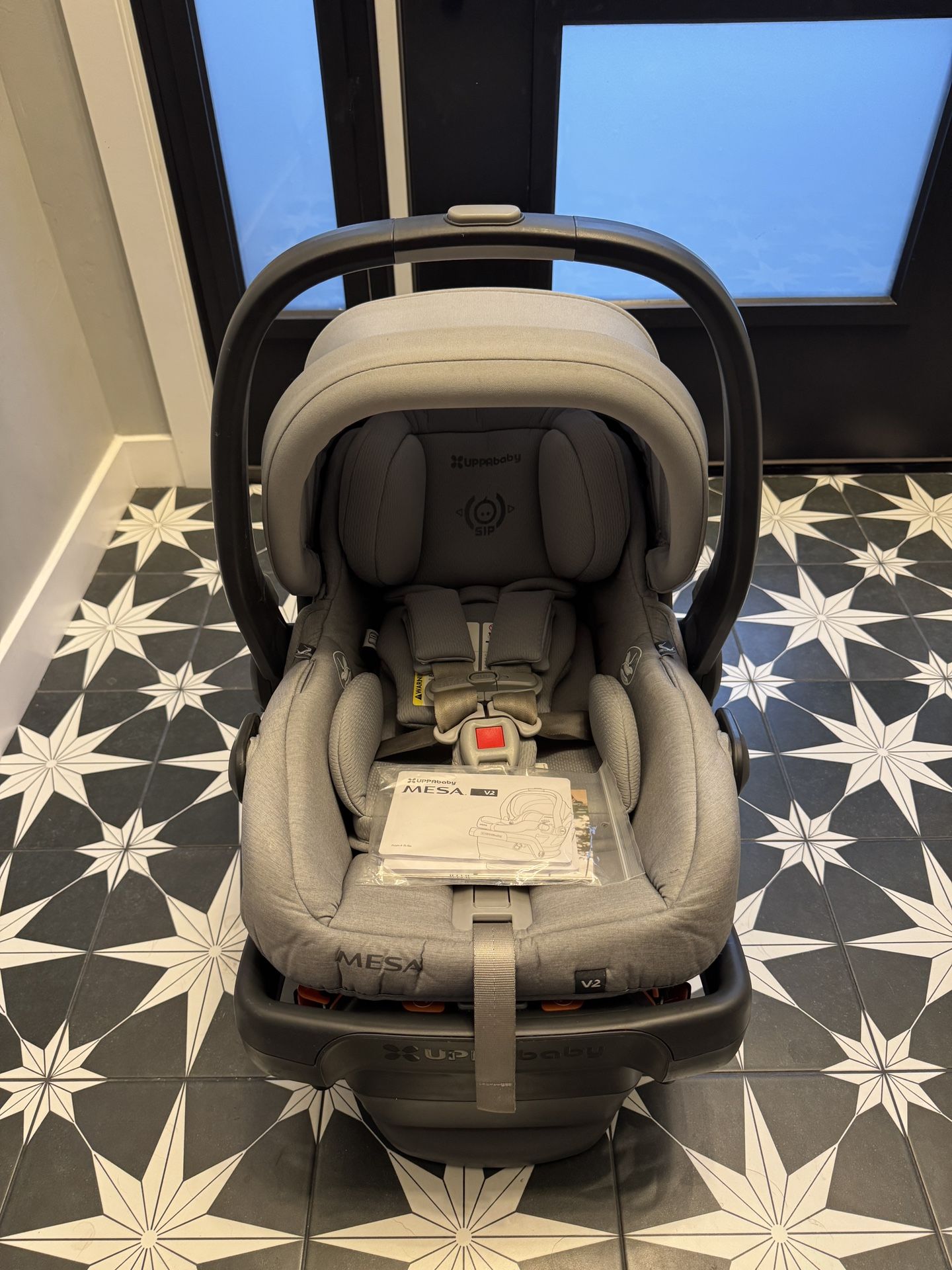 Uppababy Mesa V2 Car seat & Base