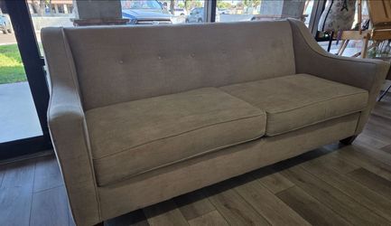 Sofa in Dark Cream