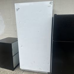freezer upright white big 