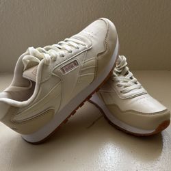 🌸 Women Reebok Tan Color 🌸