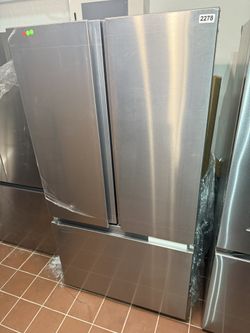 HISENSE 36” PUREFLAT STANDARD-DEPTH. 3 -DOOR FRENCH DOOR REFRIGERATOR WITH ICE MAKER. $900 MODEL #HRF266N6CSE1. ORIGINAL PRICE $1,499