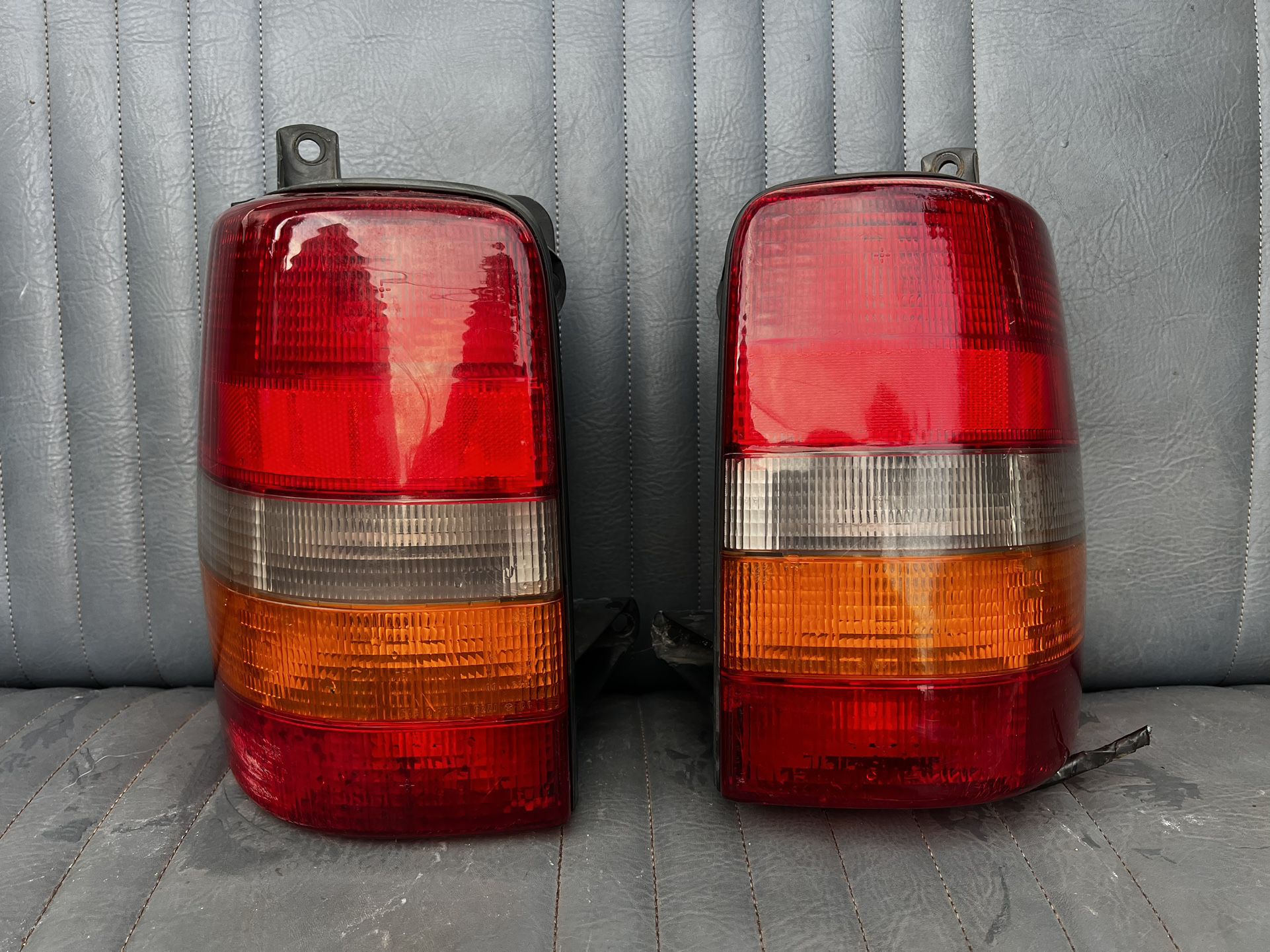 93-98 JEEP GRAND CHEROKEE LEFT & RIGHT TAIL LIGHT (Pair)