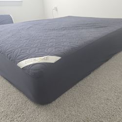 10” Memory Foam Queen Mattress – Like New