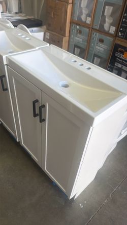 24 in vanity bathroom $139