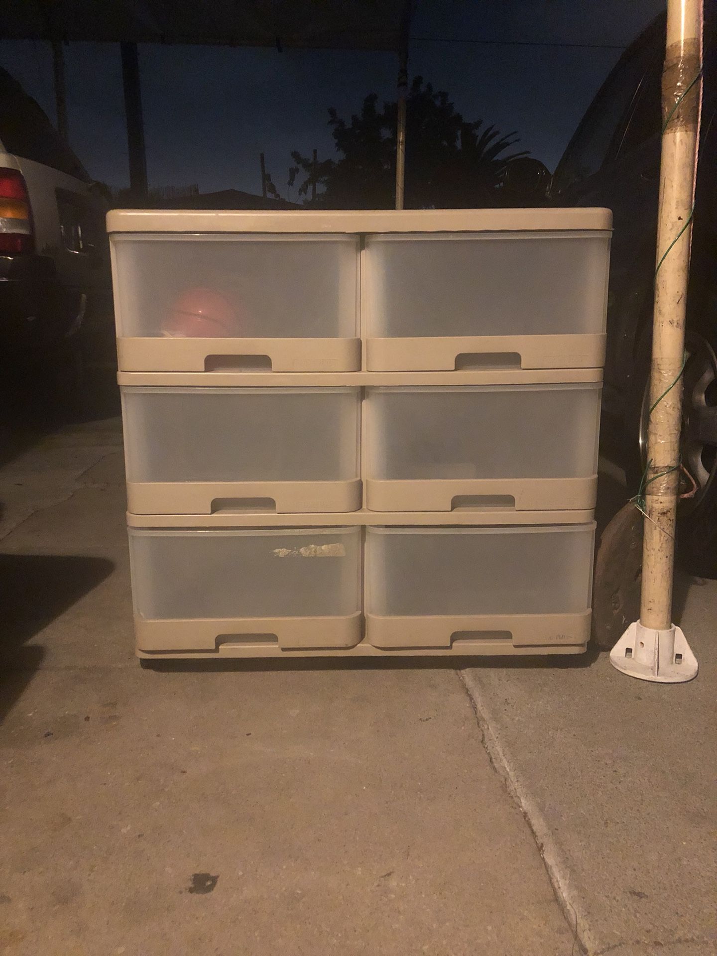 Cajonera de plastico con 6 cajones y llantas