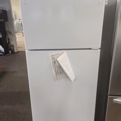 17.5 cu. ft. Top Freezer Refrigerator in White
