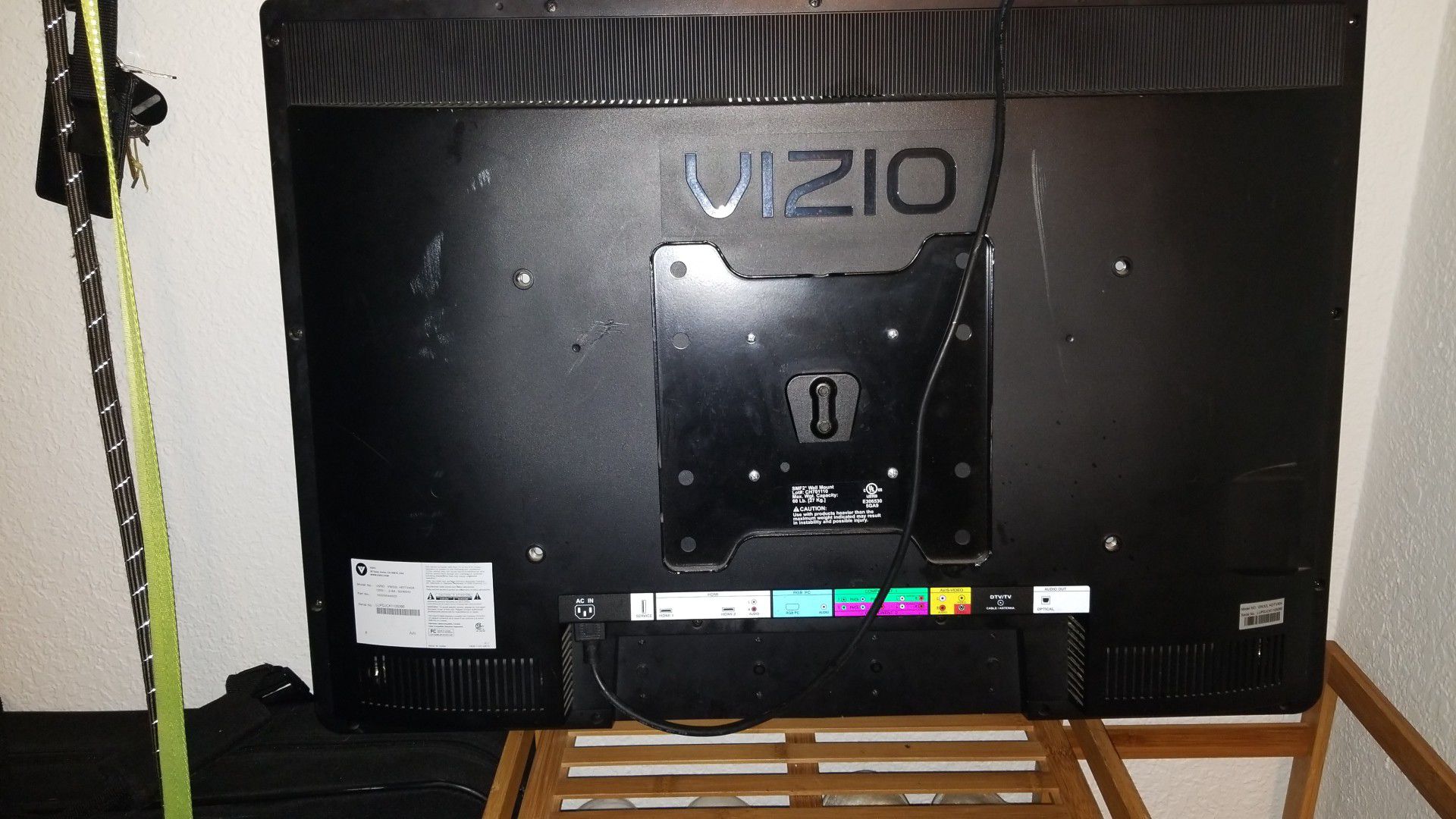 VIZIO TV/Monitor model number 32I, 32 inch (no remote)