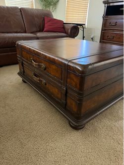 Coffee table with 4 drawers