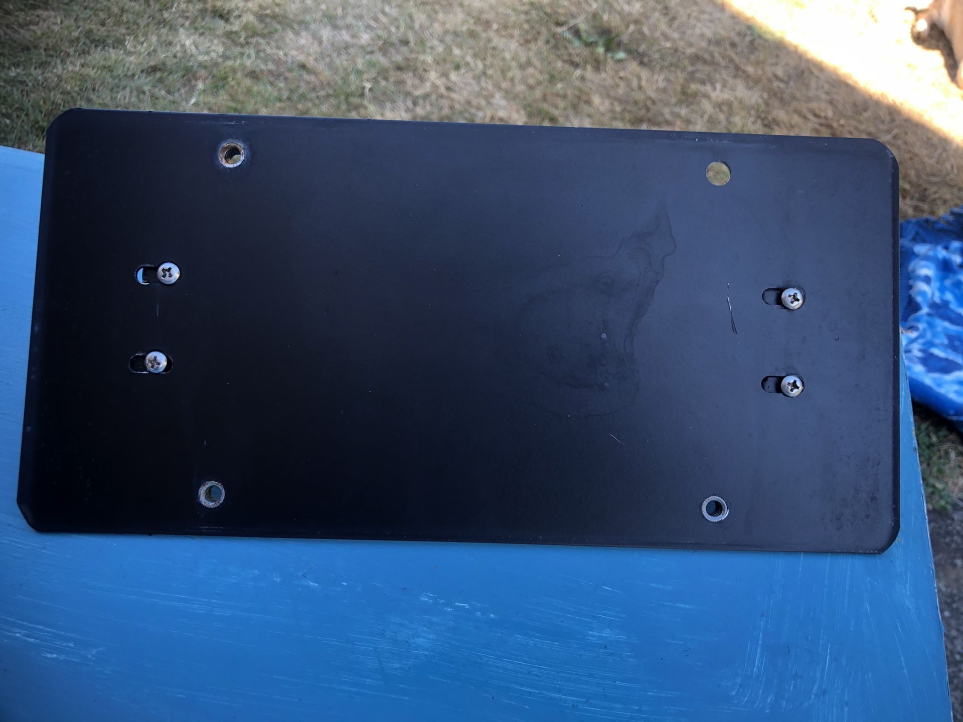 Universal license plate EAG bracket for roller fairlead