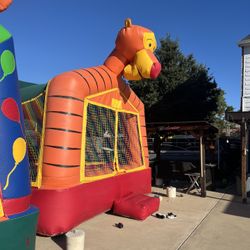 Tigger  Bounce house W/blower 