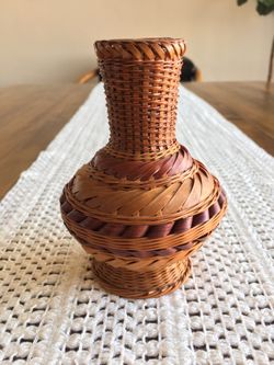 Wicker vase/base