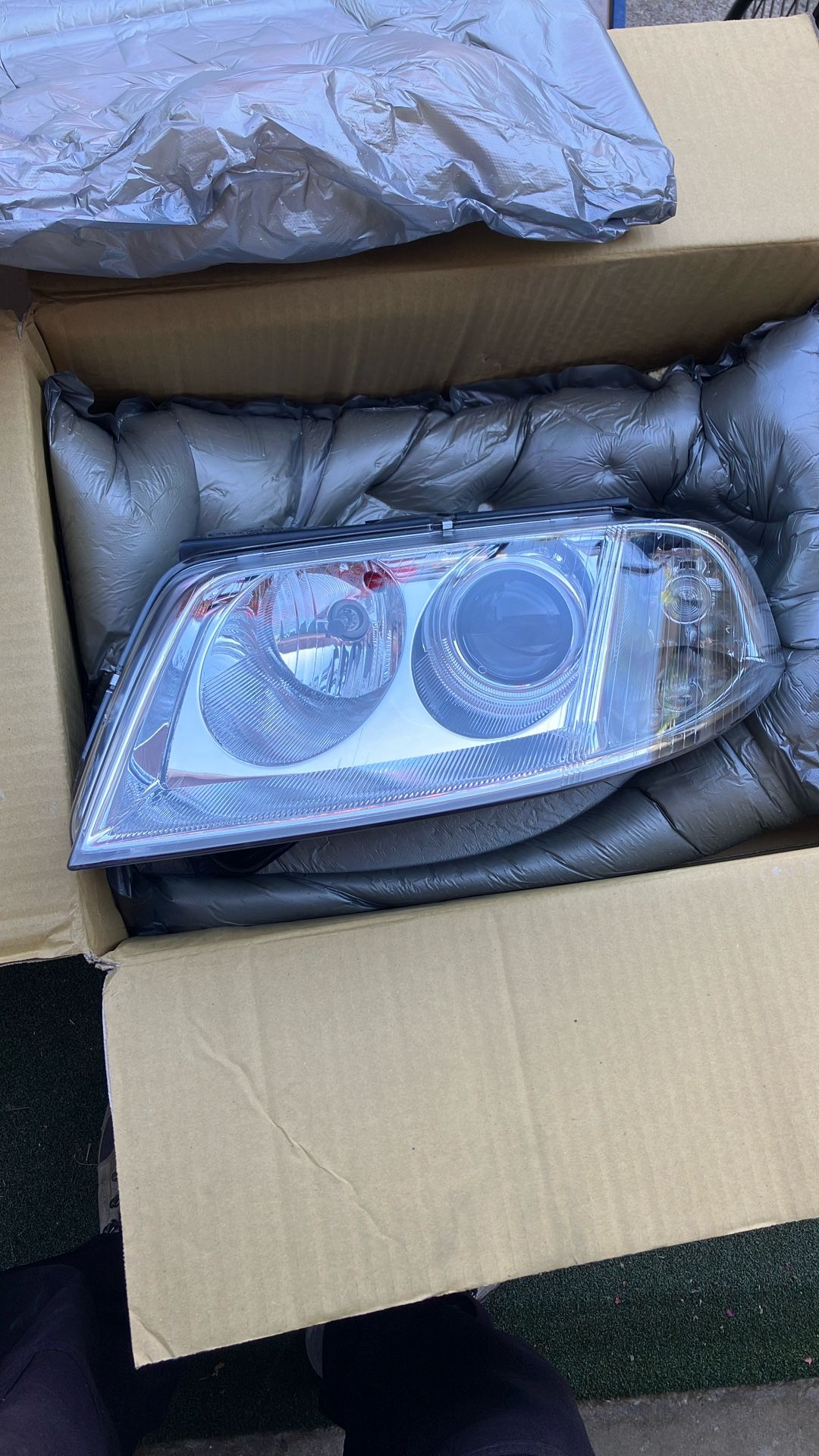 VW Passat Left Headlight Assembly Replacement