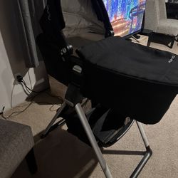 Nuna Mixx Series Bassinet + Stand