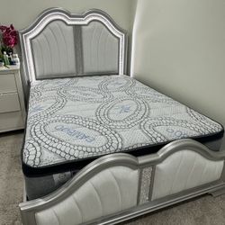 Queen Size Bed Frame   And Mattress Included.  Beautiful Bed Frame Ne In A Box  Led Light. Cama Queen Con Colchon Includo 