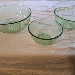 Pyrex Glass Bowls 