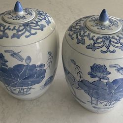 Pair of China Chinese Blue & White Porcelain Lidded Vases Asian & Lotus