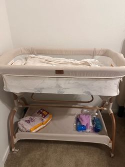 Baby Bassinet with Storage Shelf
