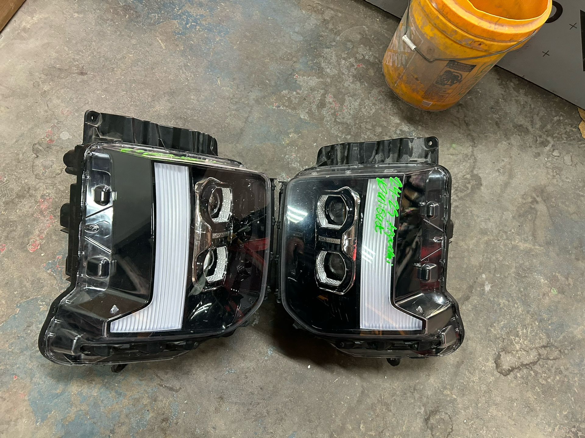 2024-25 HYUNDAI PALISADE HEADLIGHTS FULL LED OEM 
