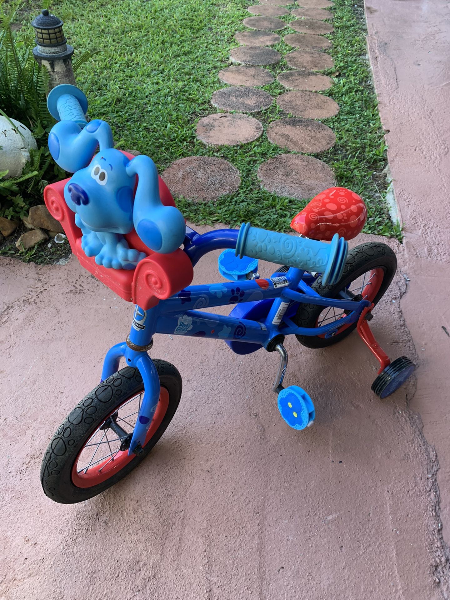 Nice beautiful bike for kids toddler with training wheels and everything excellent condition