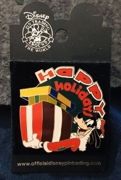 Disney Happy Holiday Goofy pin