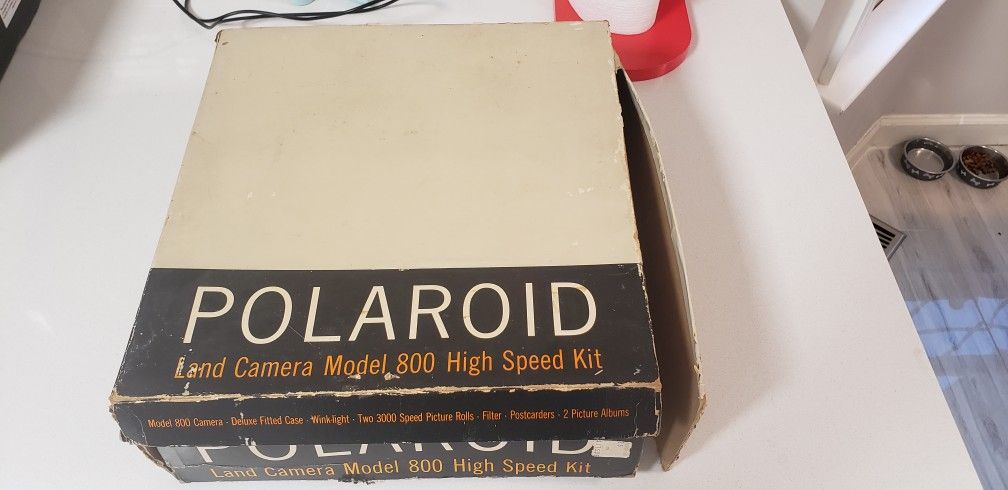 Polaroid Land Camera 800