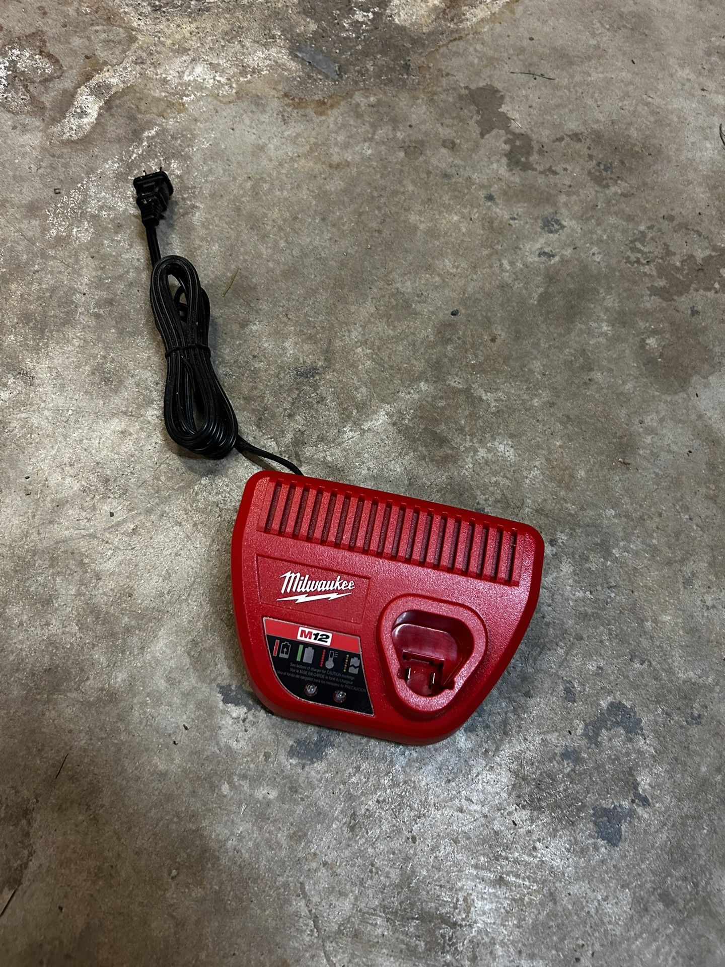 M12 Charger