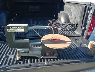 Delta Scroll Saw With Blades