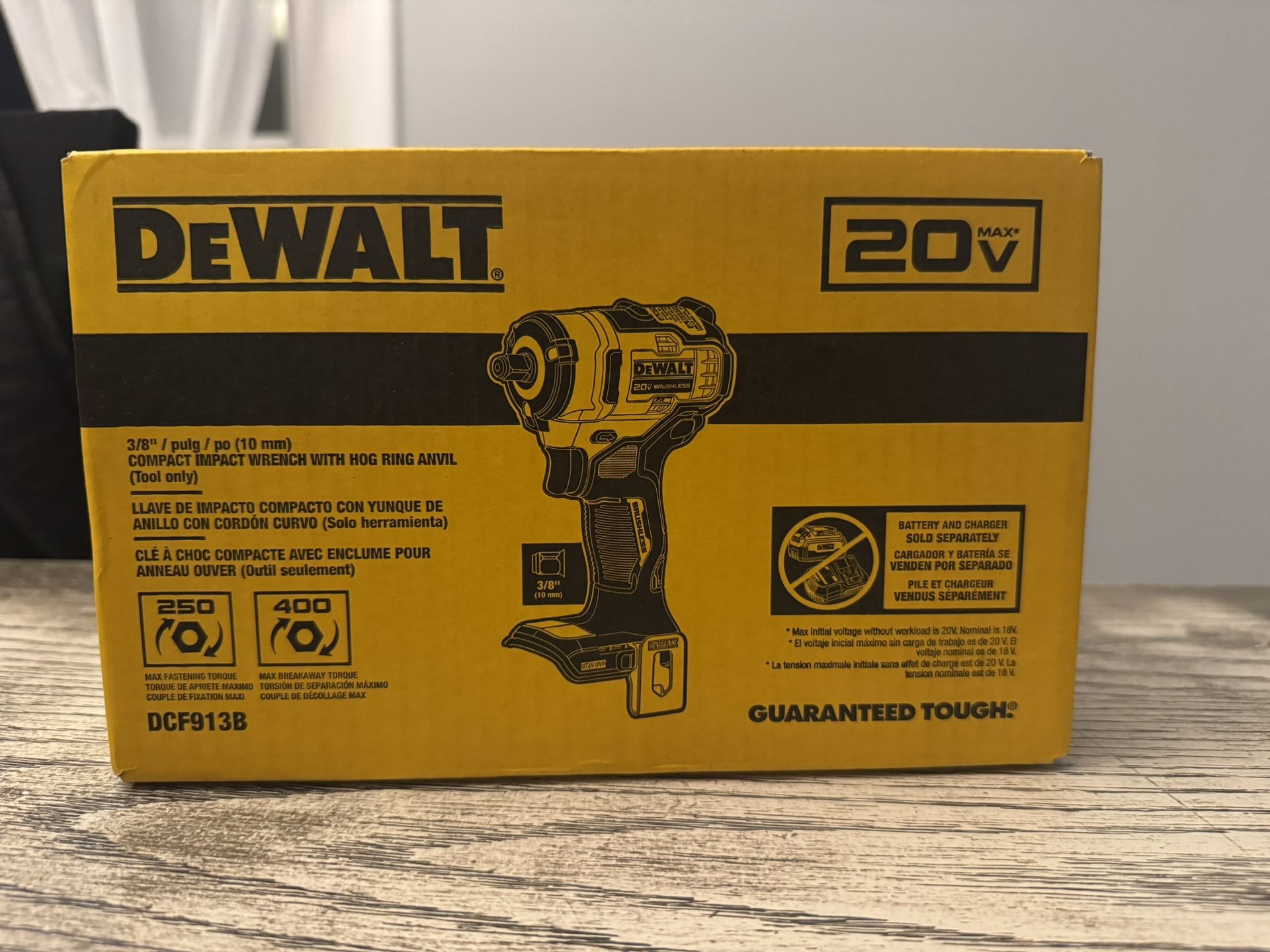 NEW DEWALT 20v XR IMPACT WRENCH 3/8”