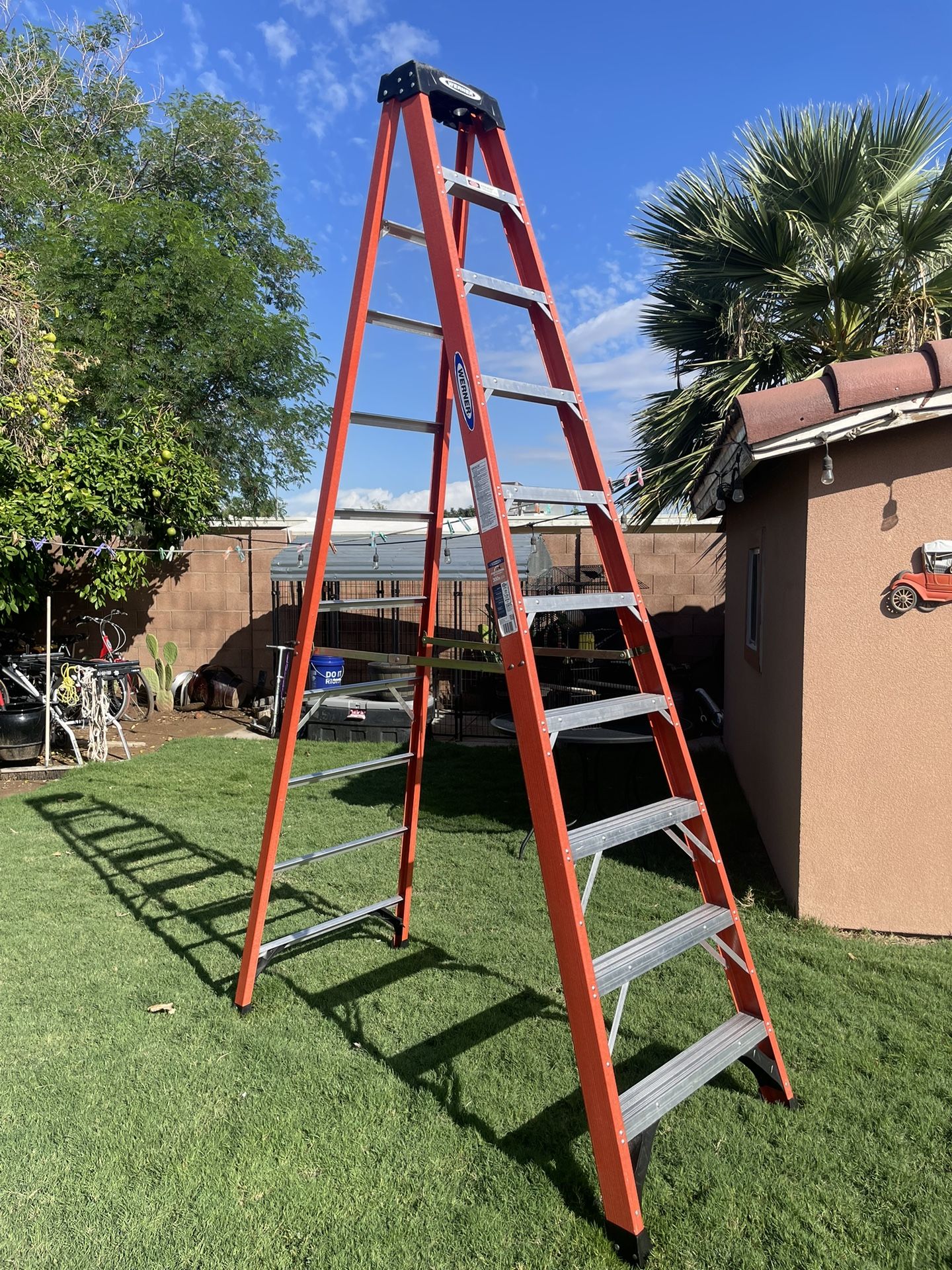 10 feet fiberglass ladder