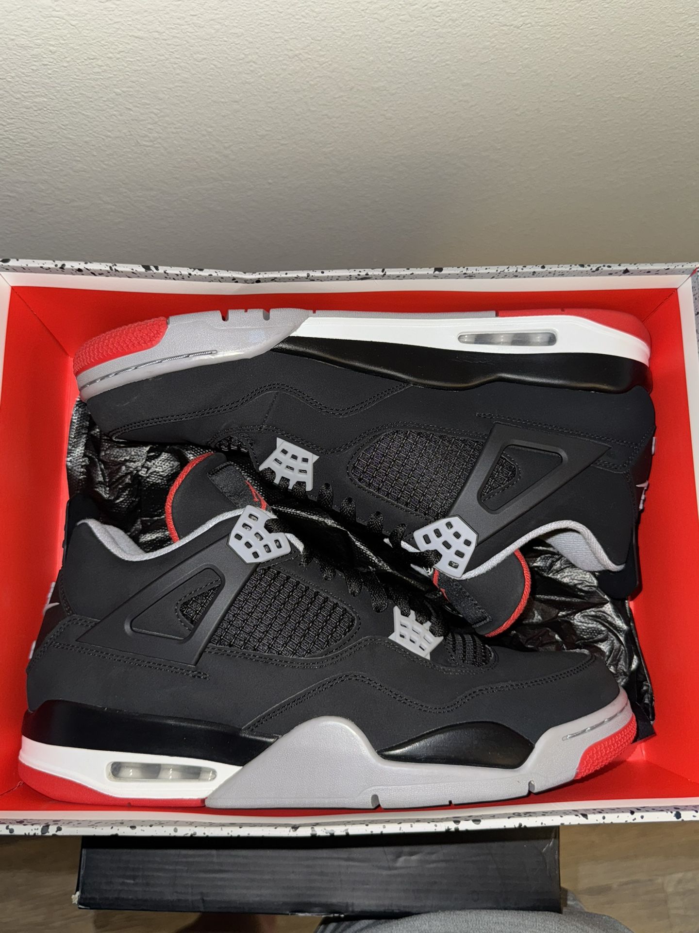 Jordan Retro 4 Nike AIR BRED 2019 Size 12 Men’s Sneakers Shoes