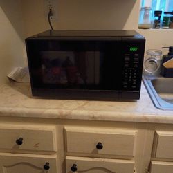 Kitchen Microwave Oven 50$ O.B.O