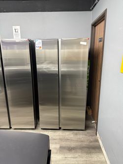 Samsung 22 Cu Ft Counter Depth Side By Side Refrigerator With Icemaker Only - Stainless Steel ‼️