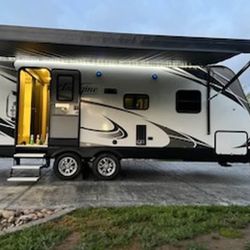 2017 Grand Design, Coach Trailer