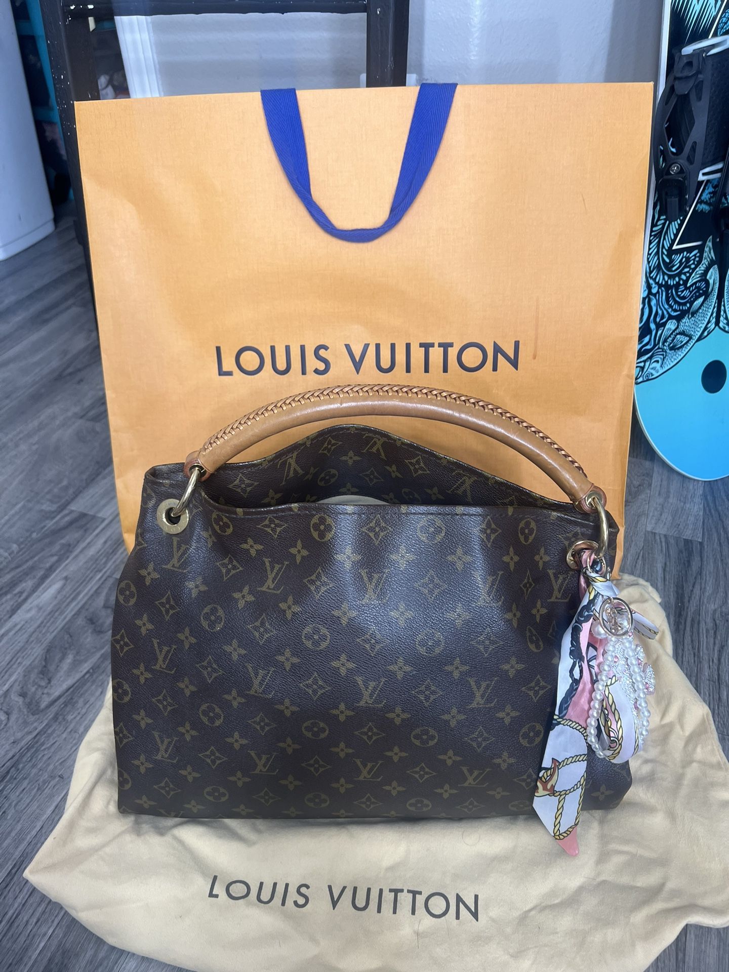 Louis Vuitton Artsy Bag