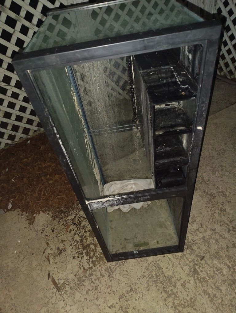 SALT WATER 75 Gal. FISH AQUARIUM / With Stand
