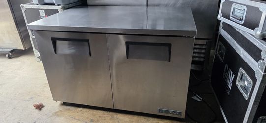 TRUE UNDERCOUNTER 2 DOOR COOLER