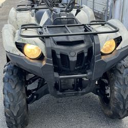 it's a Yamaha Grizzly 700 / 2012 $5.200 😊💋