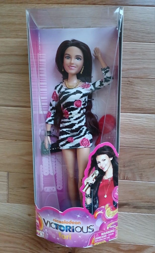 nickelodeon VICTORIOUS  Tori DOLL- NEW