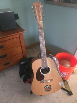 ACOUSTIC GUITAR (MARTIN) LEFT HANDED