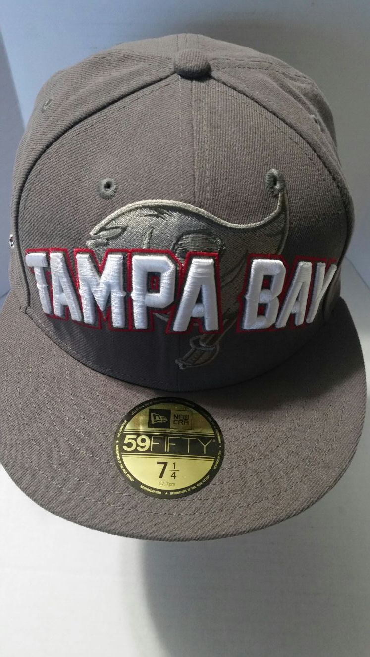 NEW NEVER USED TAMPA BAY BUCCANEERS FITTED SIZE: 7 1/4 (NEW ERA) HAT (59FIFTY) REGULAR $34.99 FINAL PRICE $28.00 FIRM