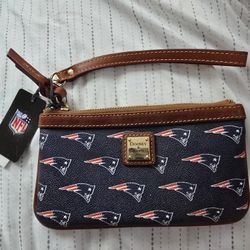 Patriots Wristlet Wallet/purse