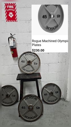 (4Plates)Set of Rogue Machined Olympic 45 lb cast iron plates. Heavy surface rust and paint wear throughout, but structurally solid and functional.