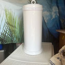Ubbi Diaper Pail Excellent Condition 