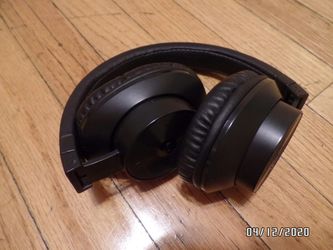 Insignia wireless Bluetooth headphone