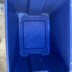 Sterilite Storage Bin Size 18 Gallon 68L 231/8”Lx181/8”wx141/8”H